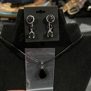 NECKLACE with stone pendant & sparkly earrings!pretty black color!